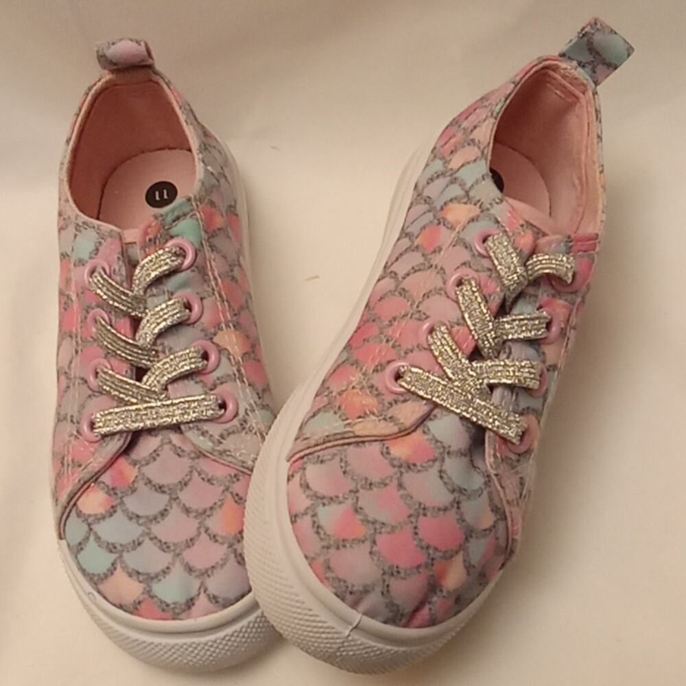 NWOT Fabkids Girls Size 11 Shell Printed Canas Basketball Sneakers. Activewear